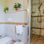 Apartment In Lucca With Winery And Pool شقة *