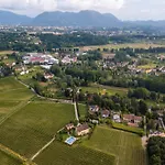 Apartment In Lucca With Winery And Pool شقة *