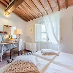 Apartment In Lucca With Winery And Pool شقة