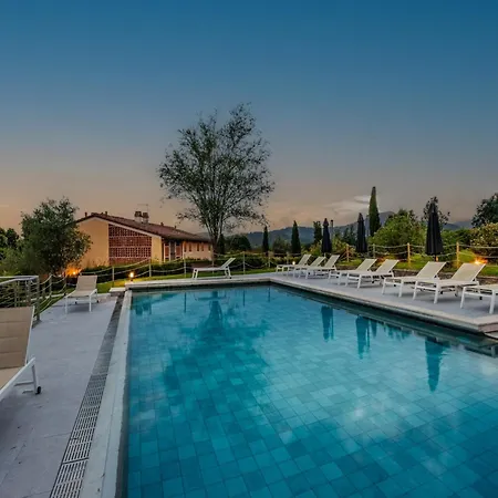 Apartment In Lucca With Winery And Pool شقة